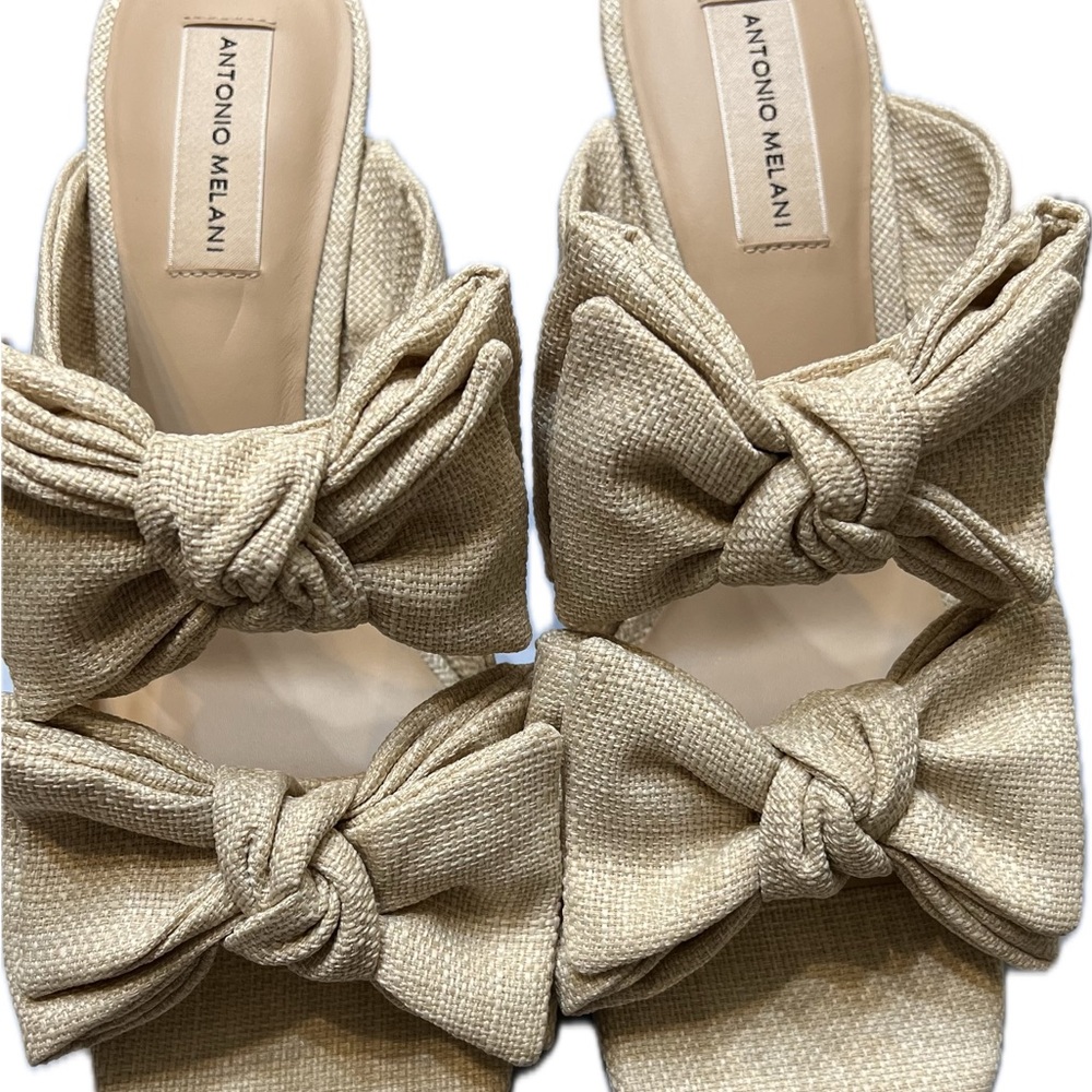 ANTONIO MELANI Women's Cream Textured Bow Mules